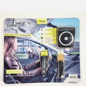NWT JAFRA Tour Bluetooth In- Car Speaker Phone + Charger